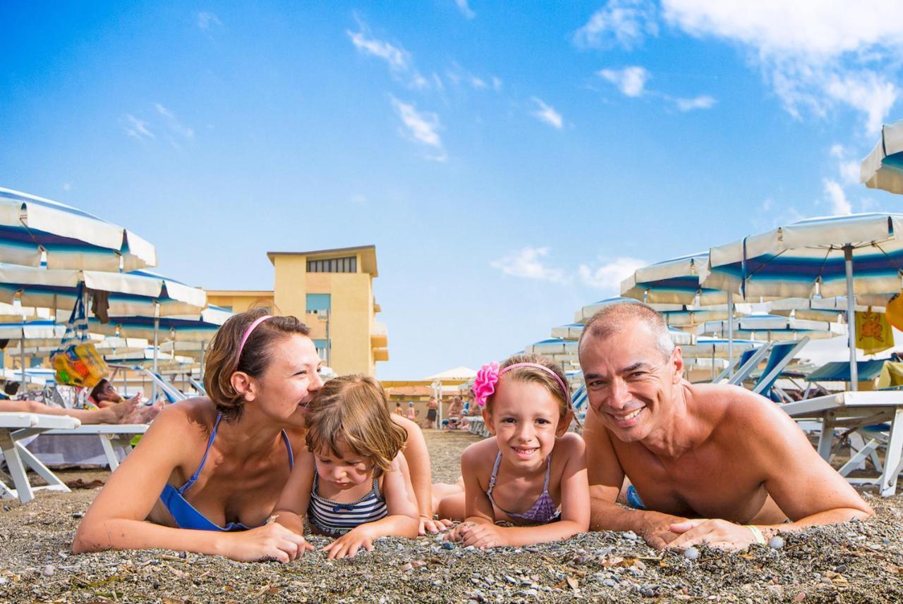 Hotel Stella Marina مارينا دي سيسينا المظهر الخارجي الصورة