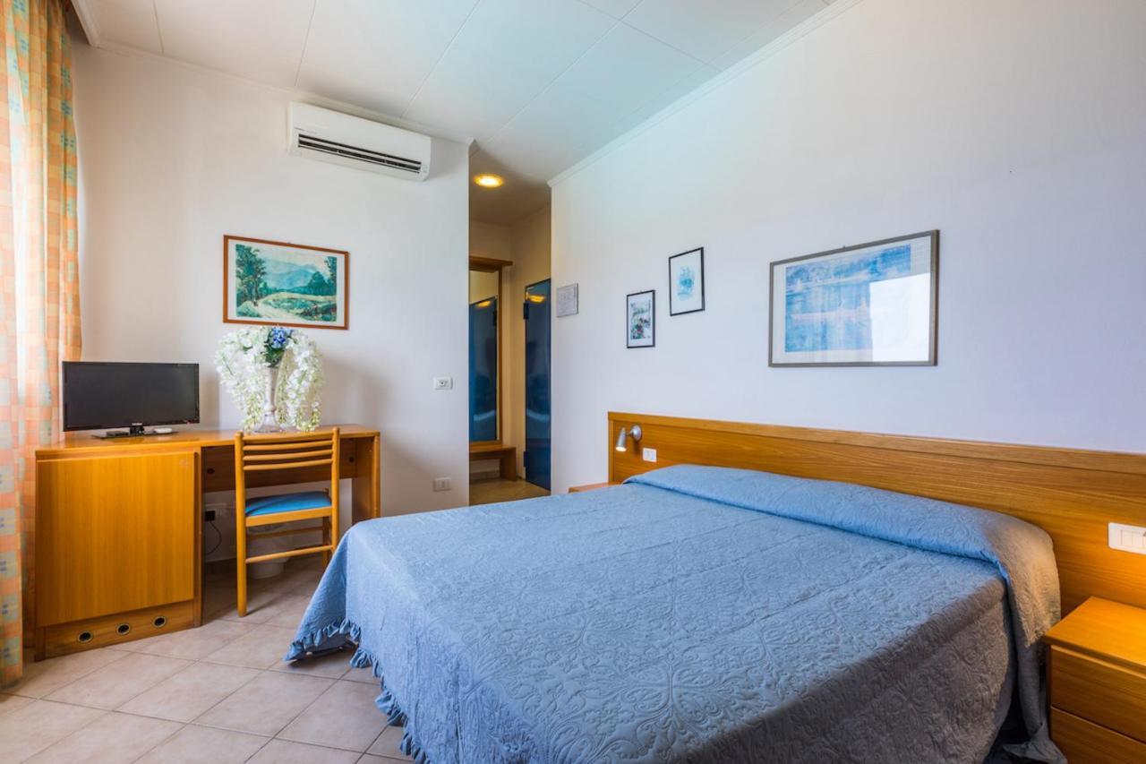 Hotel Stella Marina مارينا دي سيسينا المظهر الخارجي الصورة