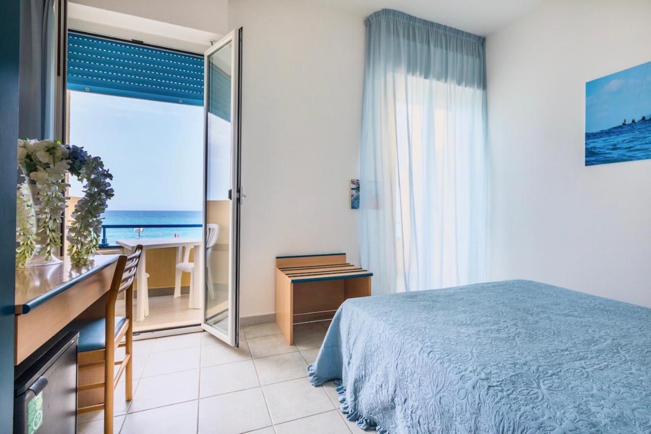 Hotel Stella Marina مارينا دي سيسينا المظهر الخارجي الصورة