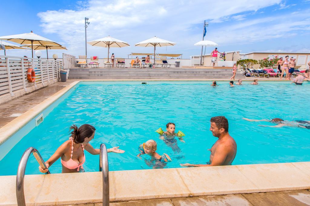 Hotel Stella Marina مارينا دي سيسينا المظهر الخارجي الصورة