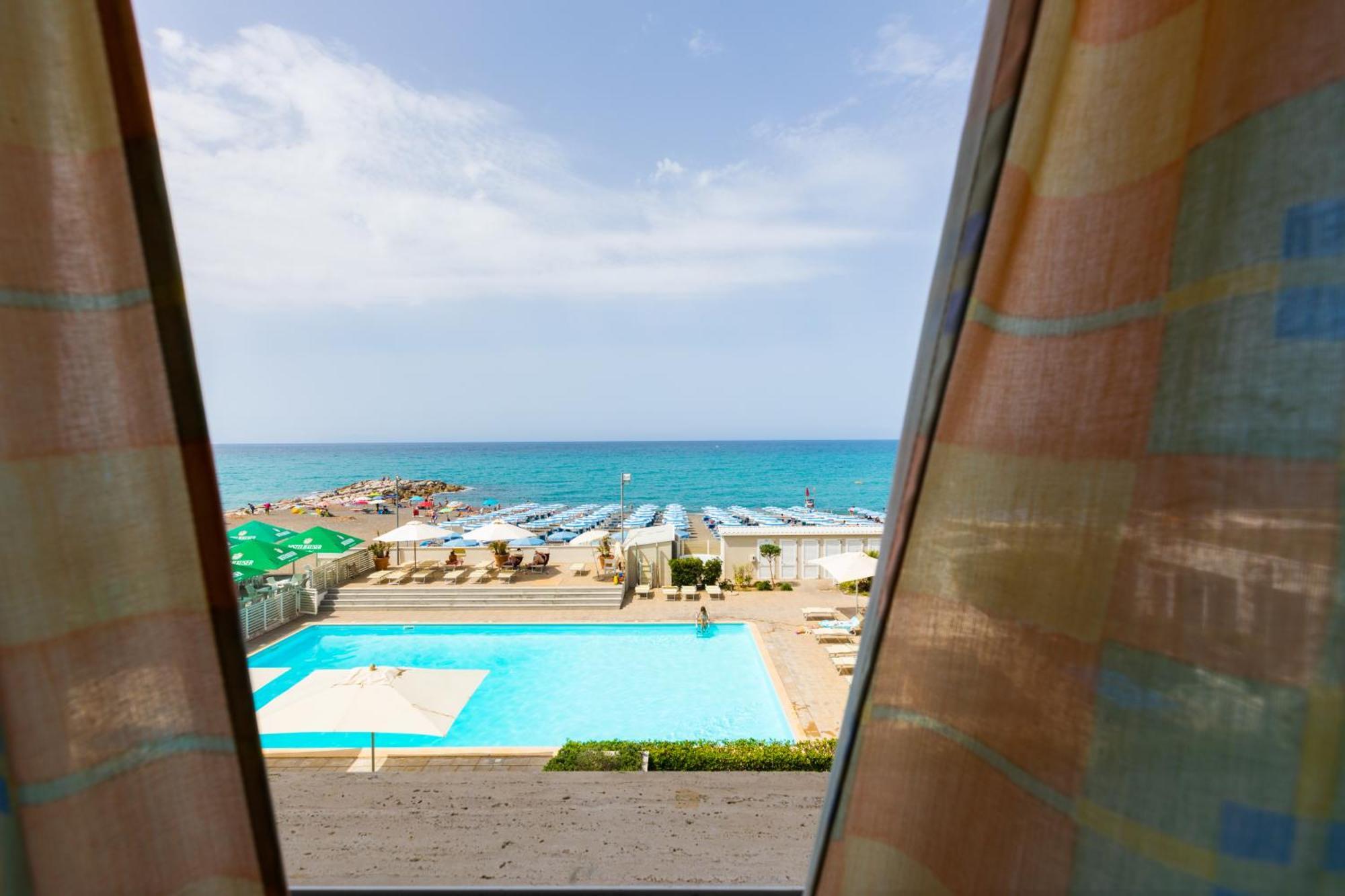 Hotel Stella Marina مارينا دي سيسينا المظهر الخارجي الصورة