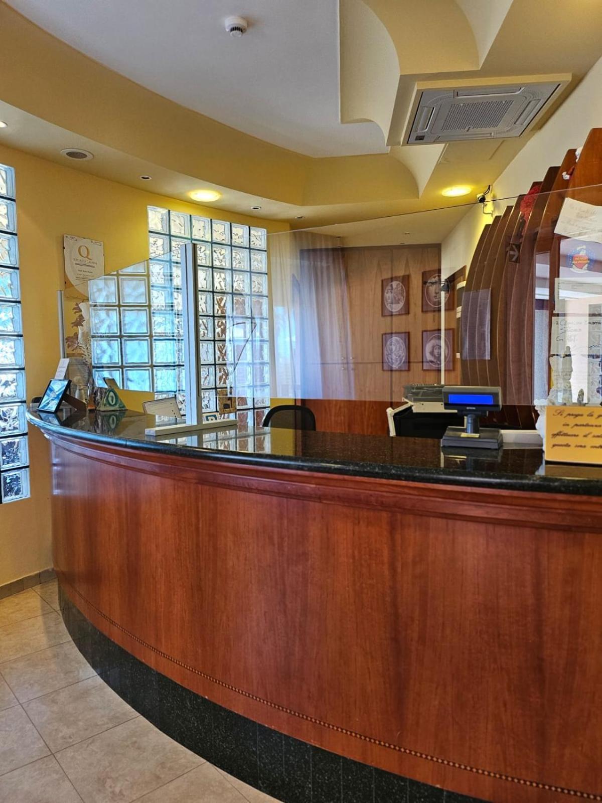 Hotel Stella Marina مارينا دي سيسينا المظهر الخارجي الصورة